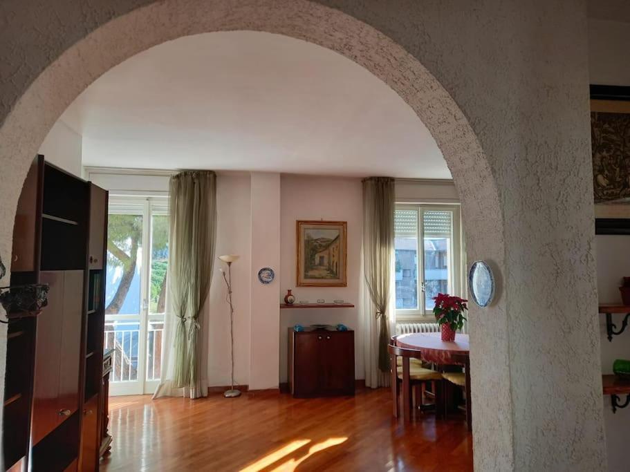 Casa Lola Apartment Ливорно Екстериор снимка